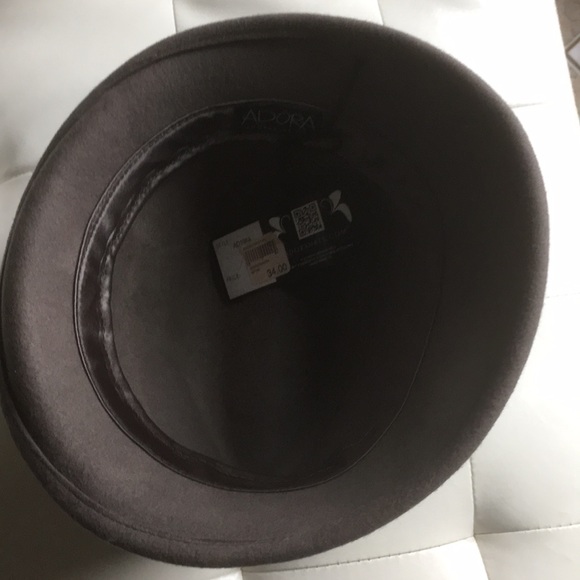 Gray wool hat with black appliqué and beading - Picture 4 of 4